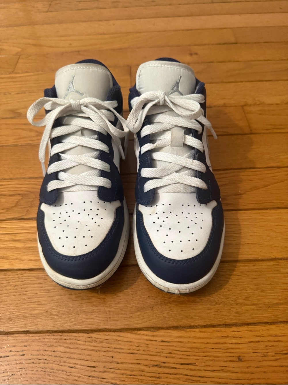 Nike Kids White and Navy Low-Top Sneakers